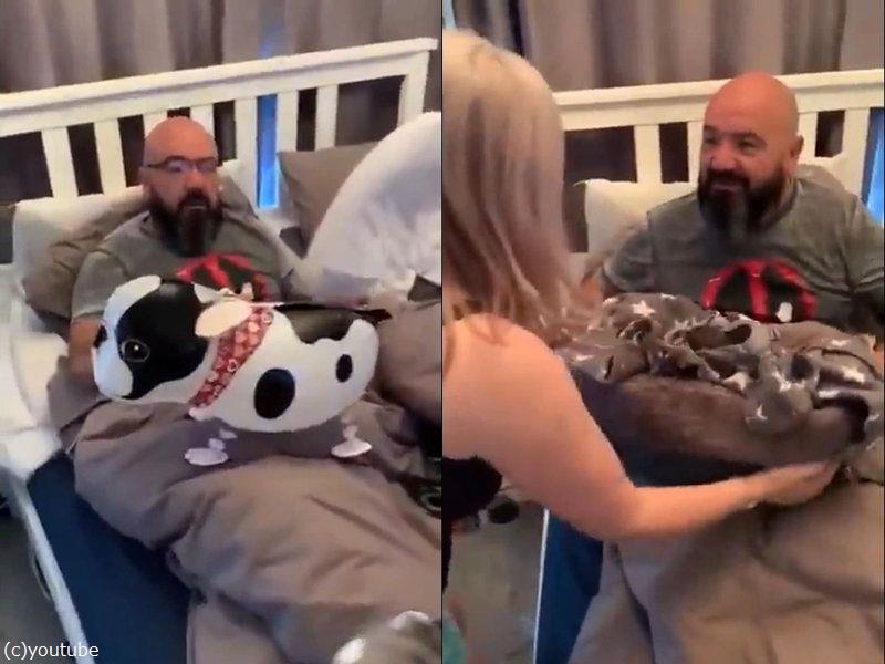 50歳の男性 誕生日にフレンチブルの子犬をプレゼントされて大感激 動画 らばq 50歳の男性 誕生日にフレンチブルの子犬をプレゼントされて大感激 動画 らばq