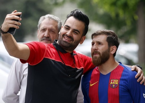 メッシそっくりのイラン人が逮捕07