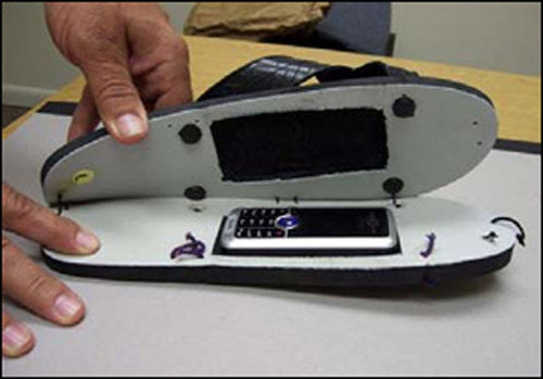 刑務所でこっそりつくられたデバイス09