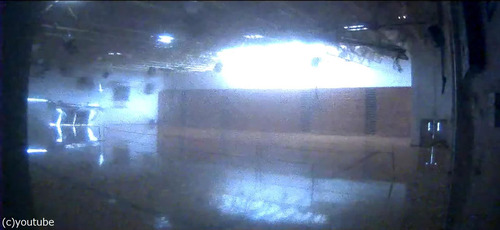 トルネードが体育館を破壊02