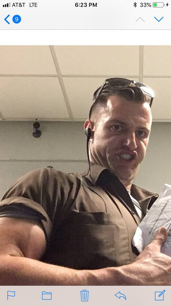 荷物の不在通知が来るたびに添付刺される写真02