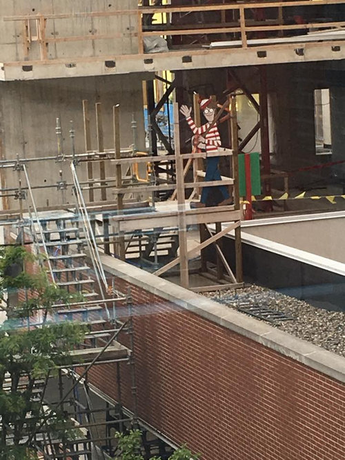 こども病院の隣にウォーリー07