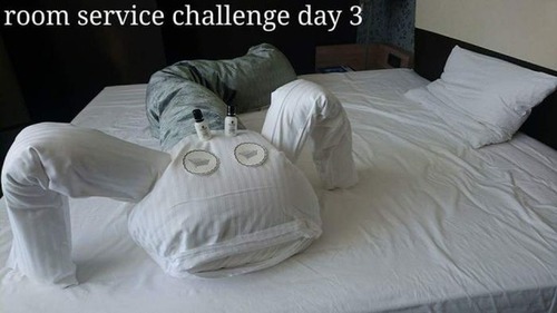 出張先のホテルでルームサービスと交流07
