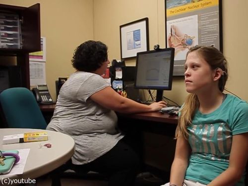 14歳少女が初めてお母さんの声を聞いたとき01