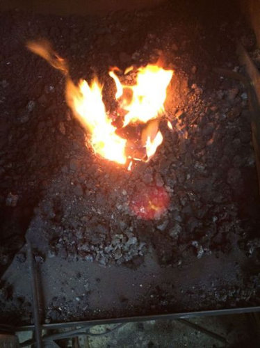 鉄塊を使って彼女にロマンチックなプレゼント01