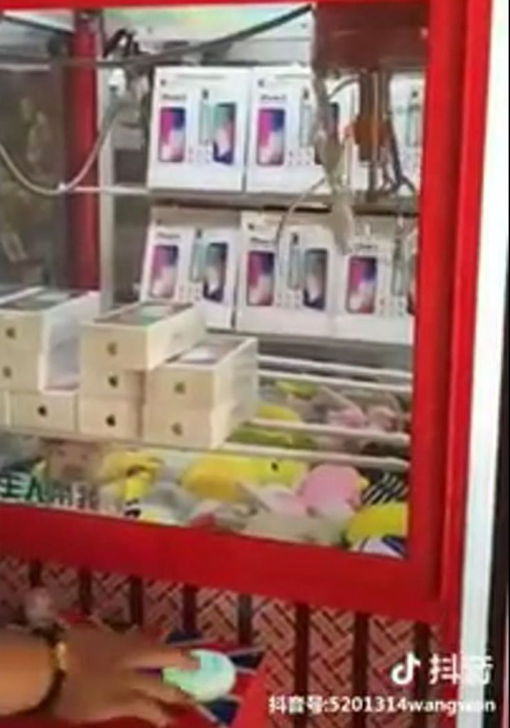 我々は今までクレーンゲームのやり方を間違えていたのかもしれない 達人の技にびっくり らばq 我々は今までクレーンゲームのやり方を間違えていたのかもしれない 達人の技にびっくり らばq