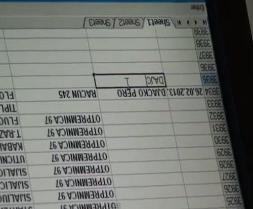 逆さまに見える女性04