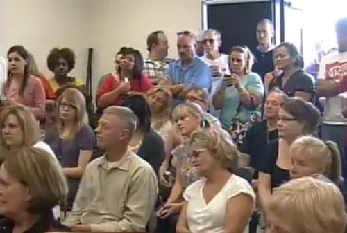 サボテンが刺さった犬03