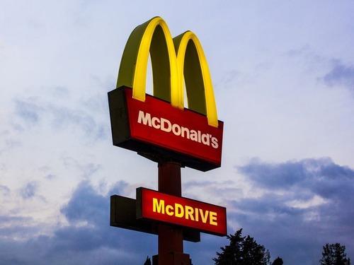 アメリカ人の嘆き「マクドナルド価格が10年で2倍になってるんだが…」