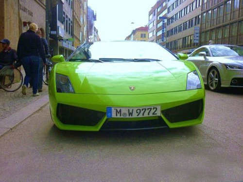 サッカーのスーパースターたちの車08