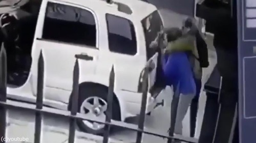 ボクサー犬、飼い主さんを襲った強盗を撃退02