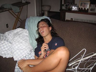 足の指をぶつけた女性たち05