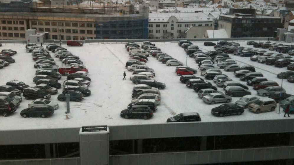 これはひどい 雪が降るとみんな駐車が下手になると話題になっていた写真 らばq これはひどい 雪が降るとみんな駐車が下手になると話題になっていた写真 らばq