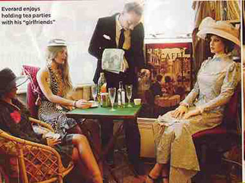 人形の妻9人と結婚したイギリス人04