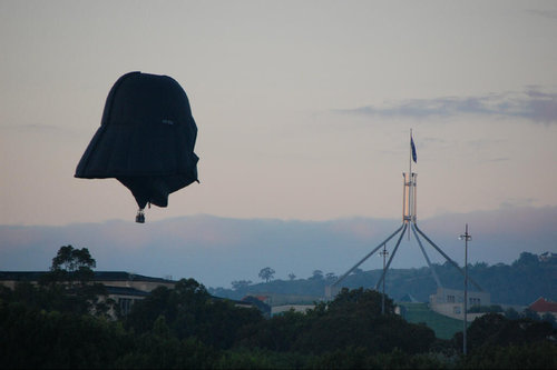 空飛ぶダースベイダー03