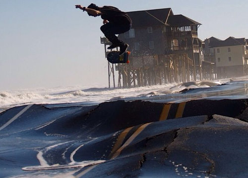 ハリケーン後のスケートボード02