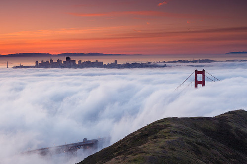 雲に覆われた都市06