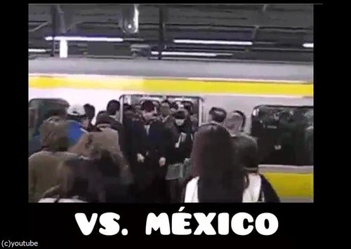 「日本の満員電車とメキシコの満員電車」01