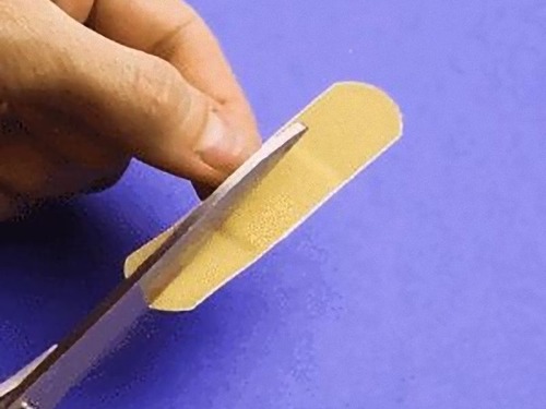 関節に絆創膏を貼るライフハック02