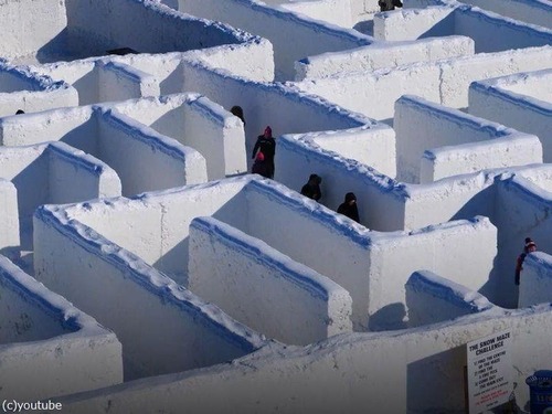 カナダに巨大な雪の迷路00