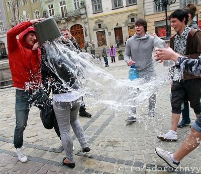 ウクライナの水掛けっこ11