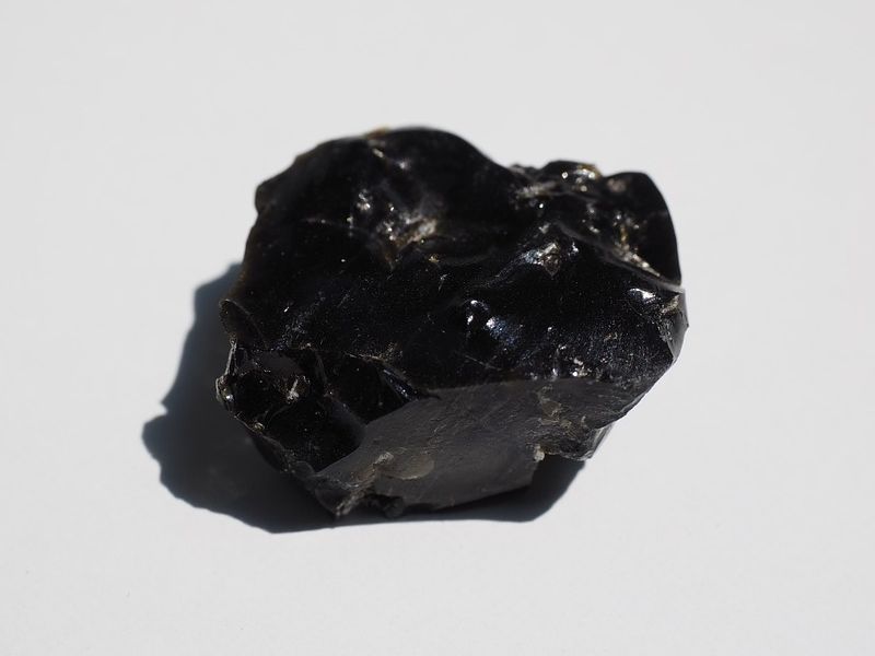 黒曜石は割れやすいですか？