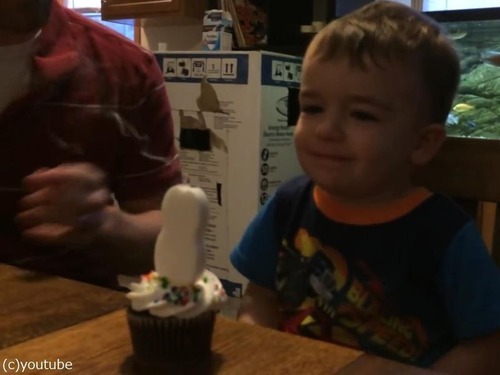 幼児のロウソクの火の消し方06