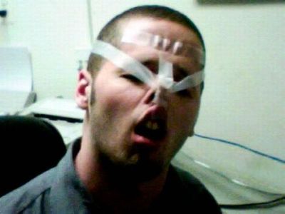 テープで変顔13