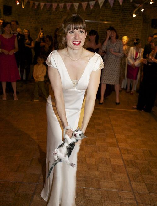 結婚式のブーケを猫に13