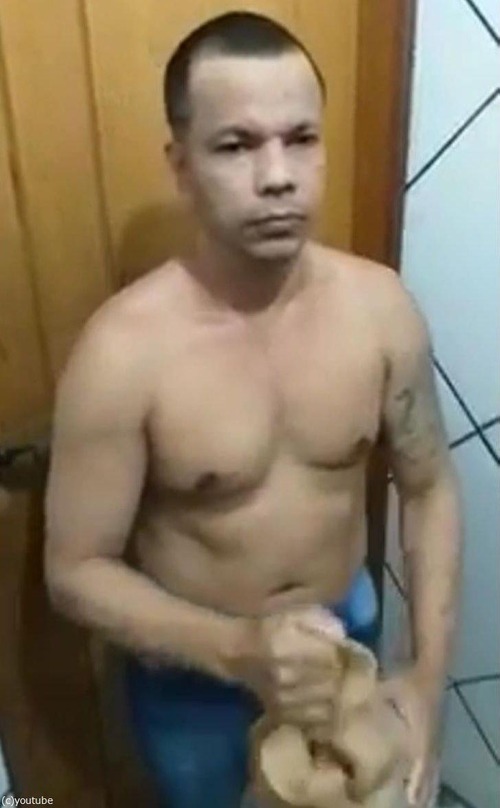 女装に変装して脱獄05