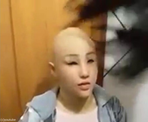 女装に変装して脱獄03