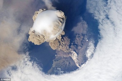 サリチェフ山噴火01