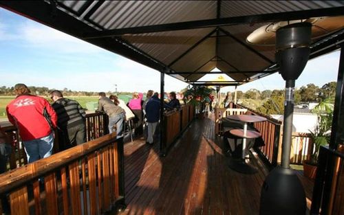 トレーラーがバーに変身13