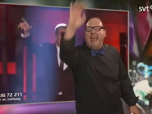 歌手より目立つ手話通訳05