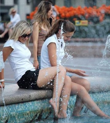 噴水でずぶ濡れロシアの美少女17
