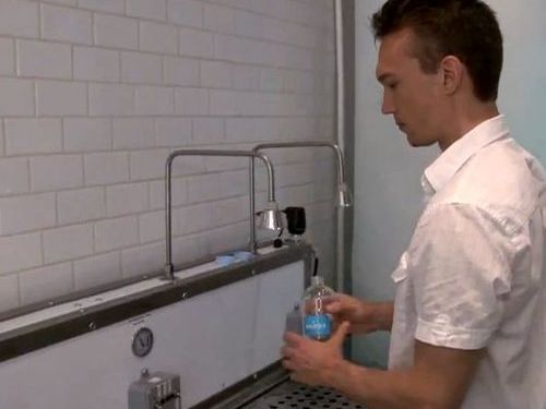 水道水を売るニューヨークのカフェ00