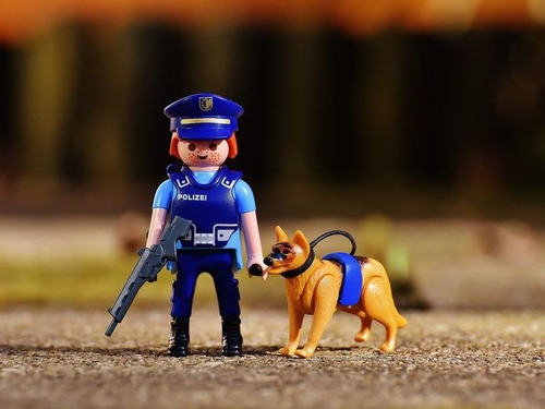 警察と警察犬に憧れた女の子