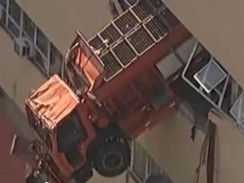 トラック事故00