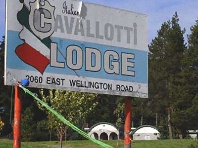 女性が酔っ払って大乱闘