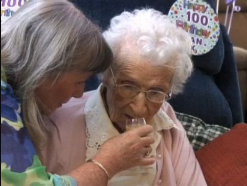 100歳おばあちゃんにストリッパー00