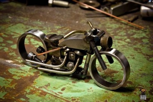 工具を溶接したアート19