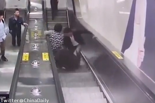 ヒーローと言われた中国人青年…世界中から拍手喝采04