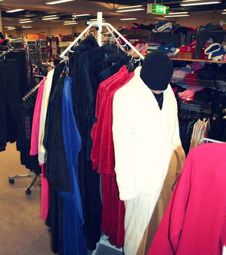 怪しげな隠れ方09