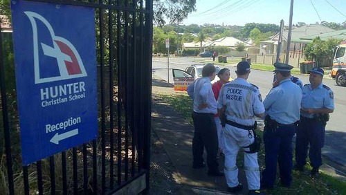 学校に手榴弾02