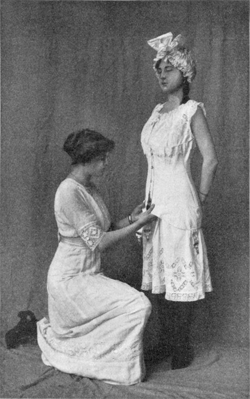 ボタンの男が右、女が左の由来01