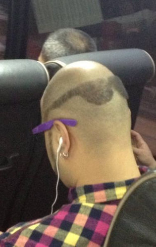 07奇抜なヘアスタイル