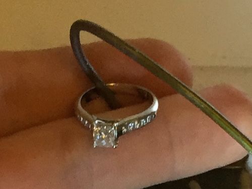 エンゲージリングが排水溝に落ちた00