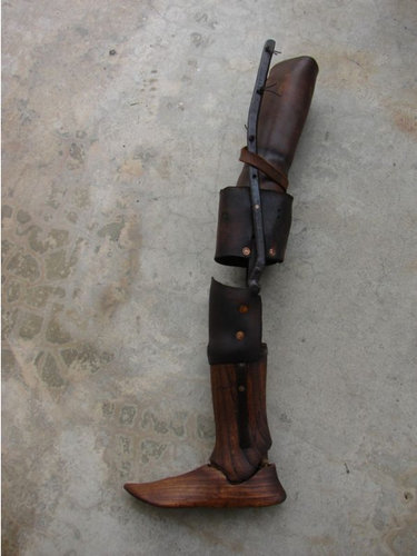 昔の義手・義足08