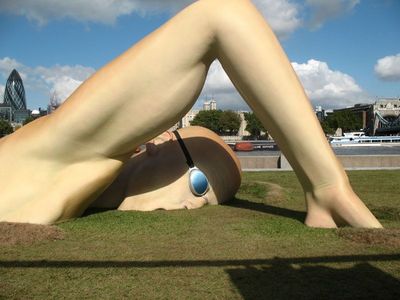タワーブリッジのスイマー09