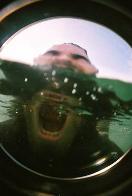 水面の上と下10